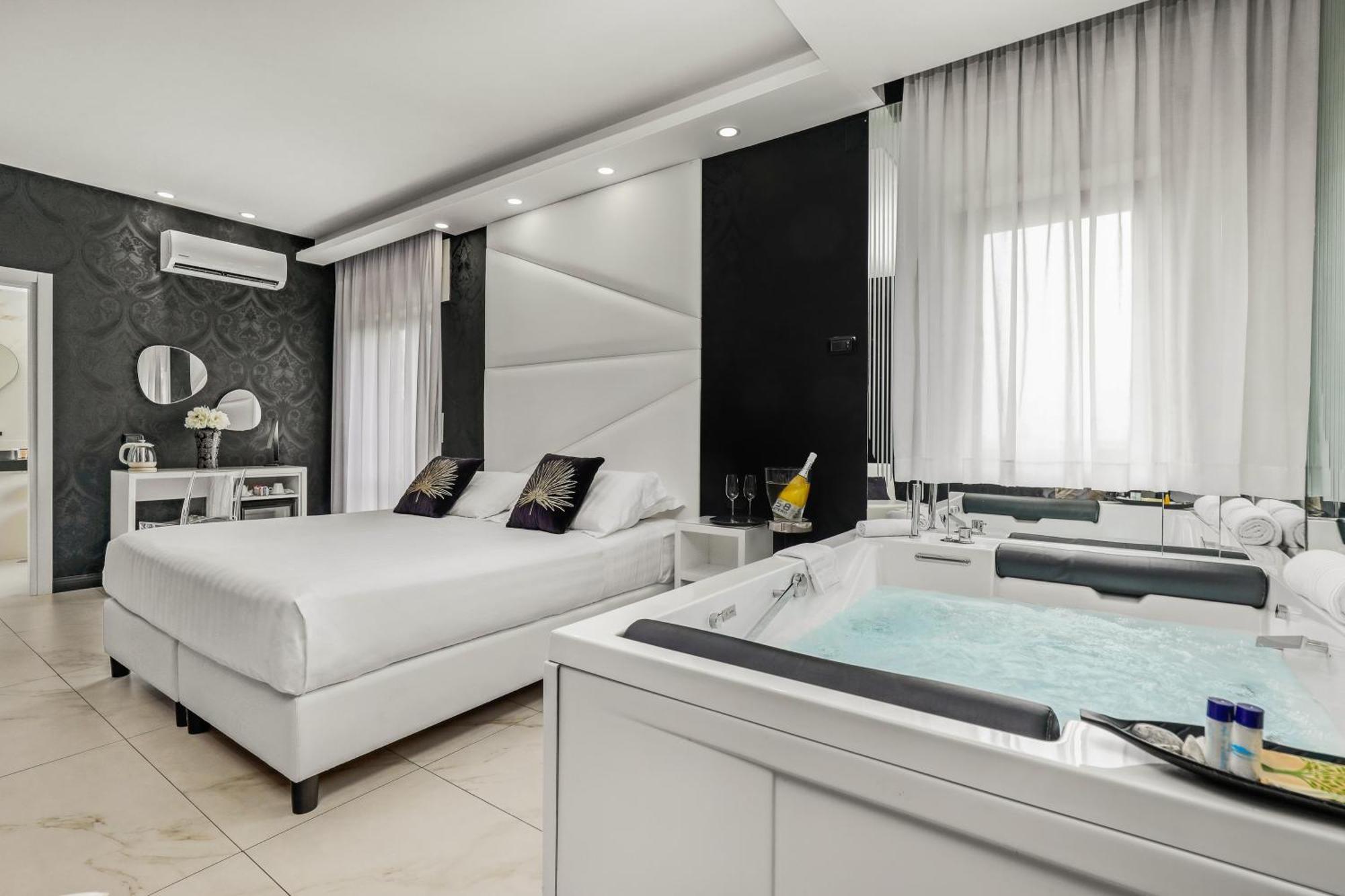Reggia Suite Spa Hotel Caserta Exterior photo