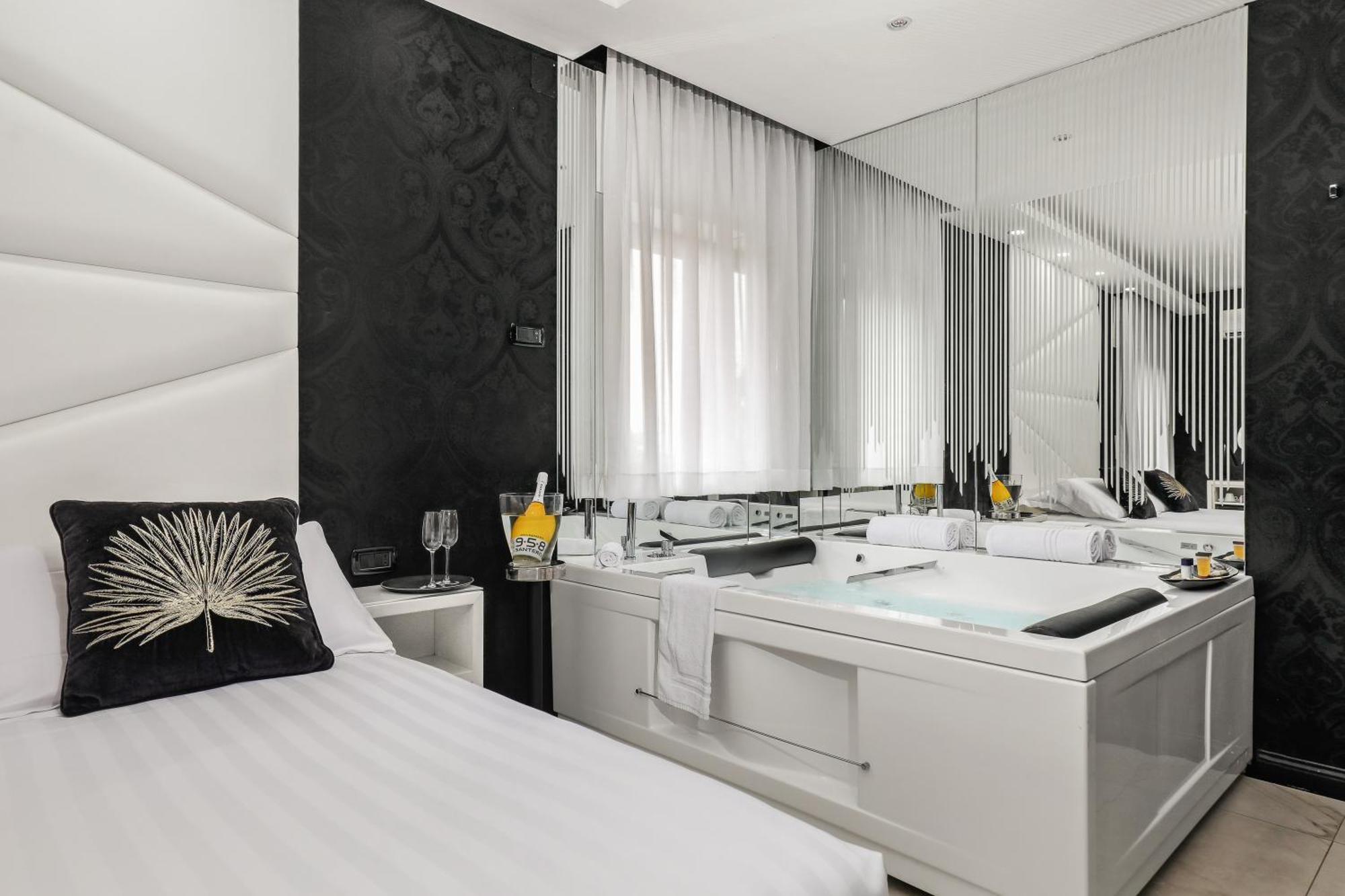 Reggia Suite Spa Hotel Caserta Exterior photo
